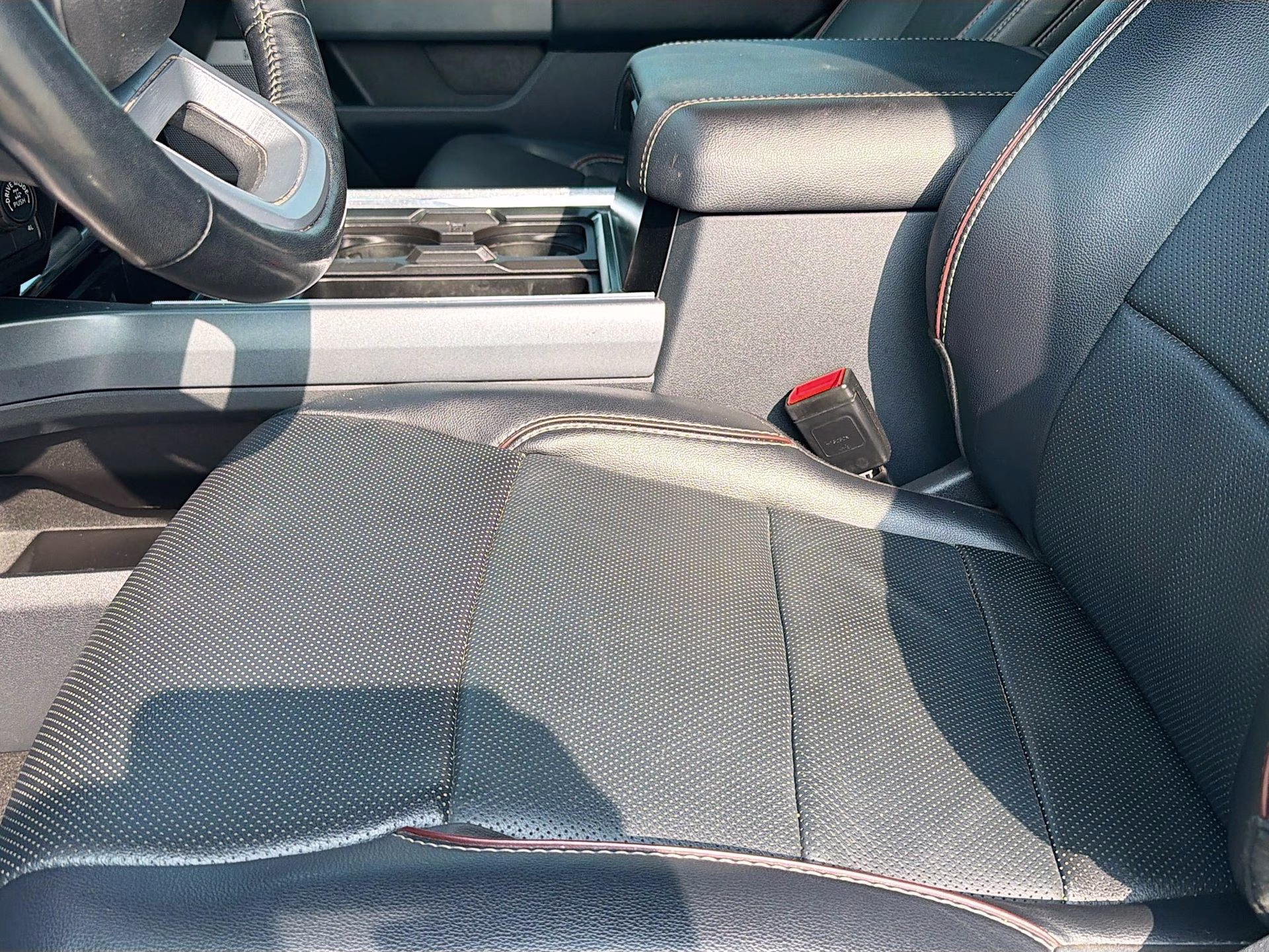 2024 Carbonized Gray Metallic Ford Super Duty F-250 SRW Lariat 4X4 Truck