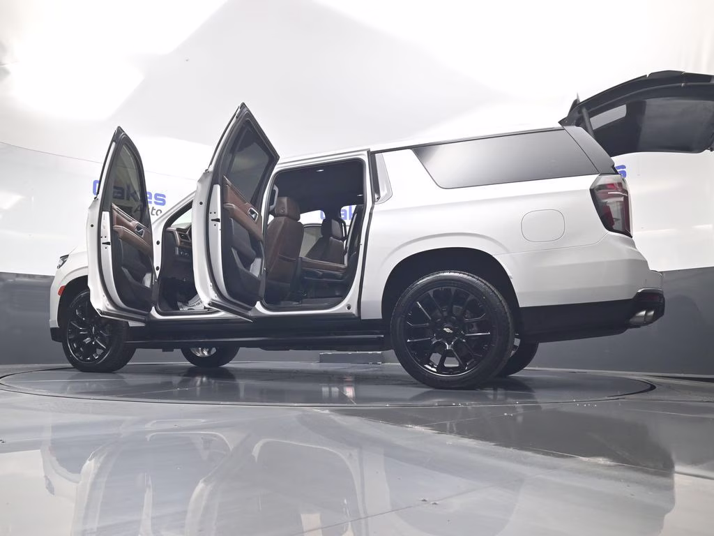2023 Iridescent Pearl Tricoat Chevrolet Suburban High Country 4X4 SUV