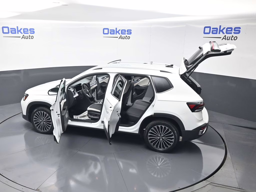 2025 Pure White Volkswagen Taos 1.5T SE FWD SUV