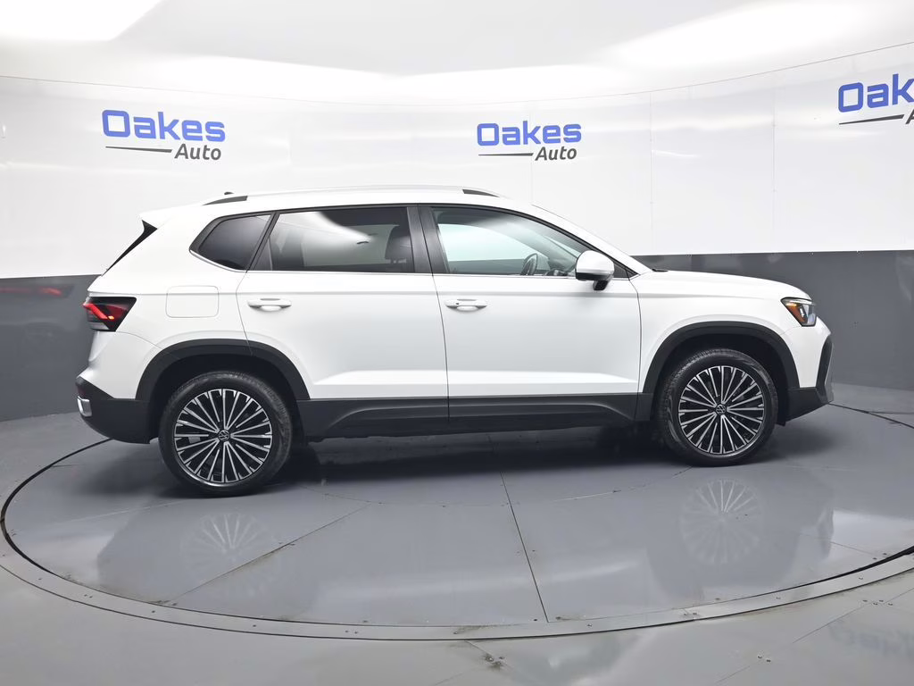 2025 Pure White Volkswagen Taos 1.5T SE FWD SUV