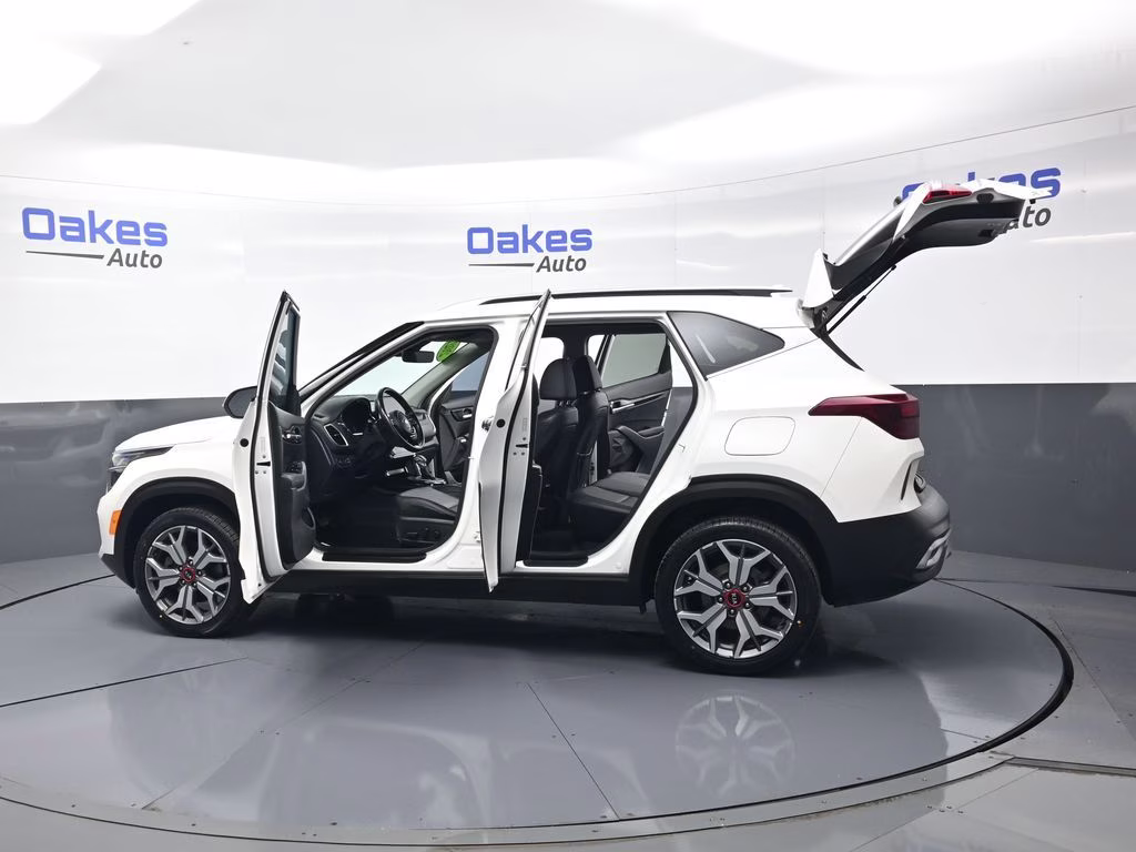 2021 Snow White Pearl Kia Seltos SX AWD SUV