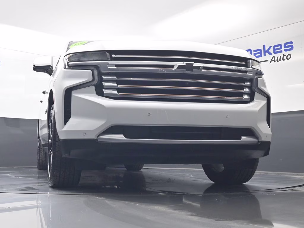 2023 Iridescent Pearl Tricoat Chevrolet Suburban High Country 4X4 SUV