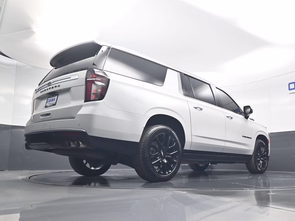 2023 Iridescent Pearl Tricoat Chevrolet Suburban High Country 4X4 SUV