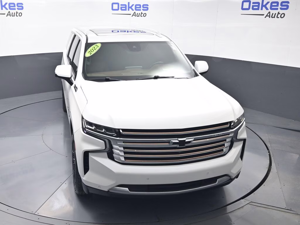 2023 Iridescent Pearl Tricoat Chevrolet Suburban High Country 4X4 SUV