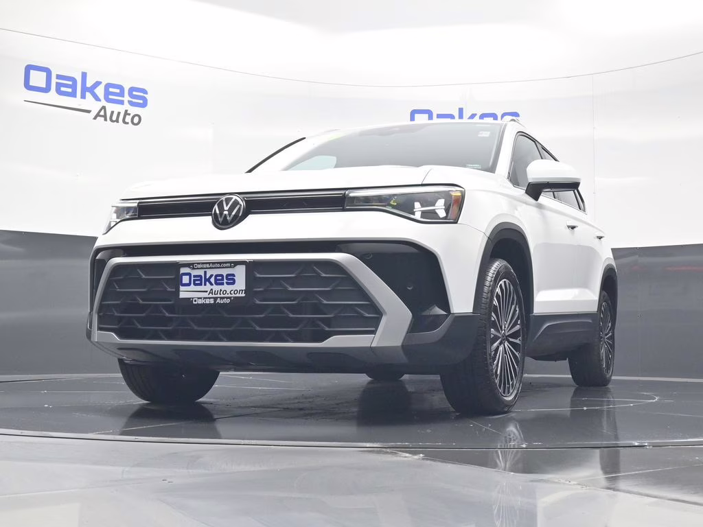 2025 Pure White Volkswagen Taos 1.5T SE FWD SUV