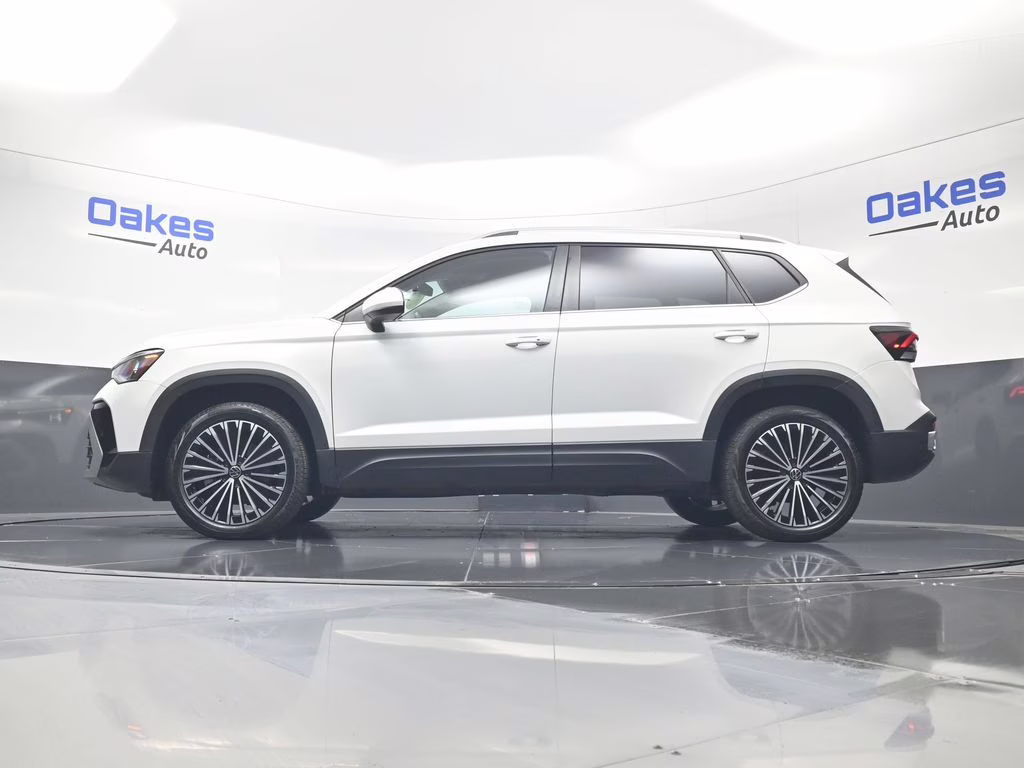 2025 Pure White Volkswagen Taos 1.5T SE FWD SUV