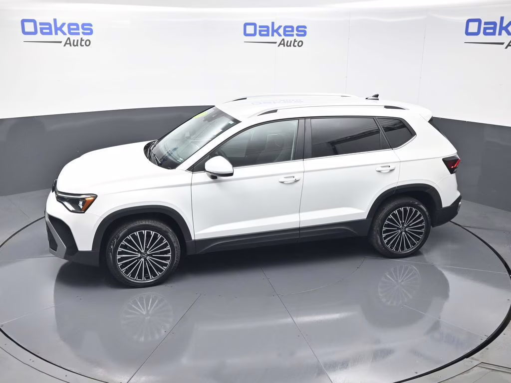 2025 Pure White Volkswagen Taos 1.5T SE FWD SUV