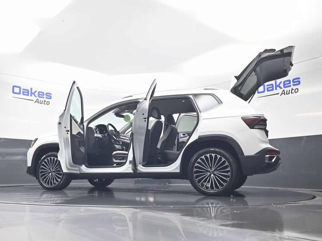2025 Pure White Volkswagen Taos 1.5T SE FWD SUV