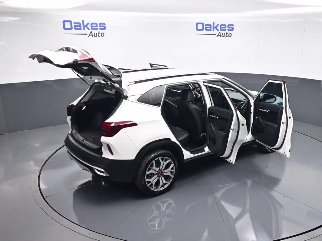 2021 Snow White Pearl Kia Seltos SX AWD SUV