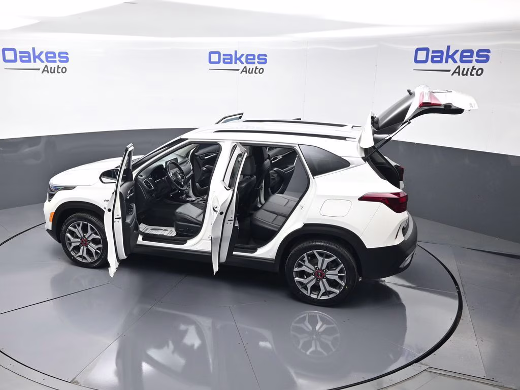 2021 Snow White Pearl Kia Seltos SX AWD SUV