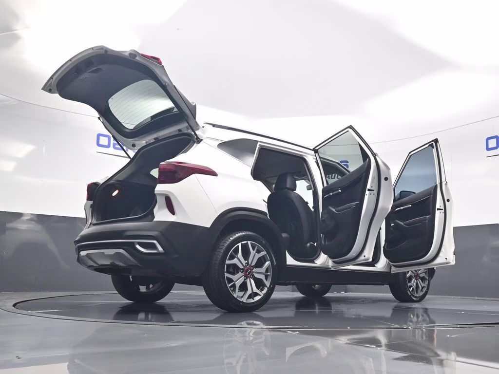 2021 Snow White Pearl Kia Seltos SX AWD SUV