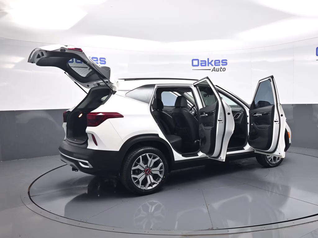 2021 Snow White Pearl Kia Seltos SX AWD SUV