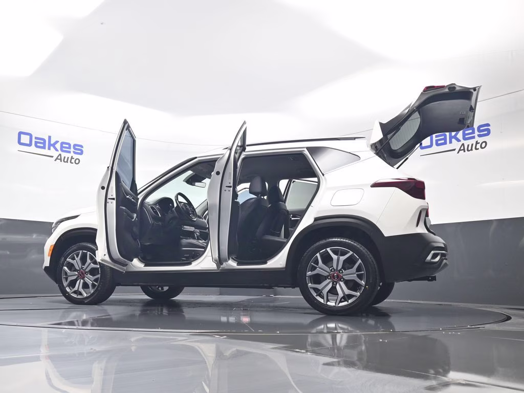 2021 Snow White Pearl Kia Seltos SX AWD SUV