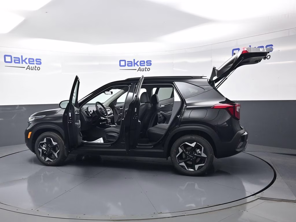 2026 Fusion Black Kia Seltos S AWD SUV