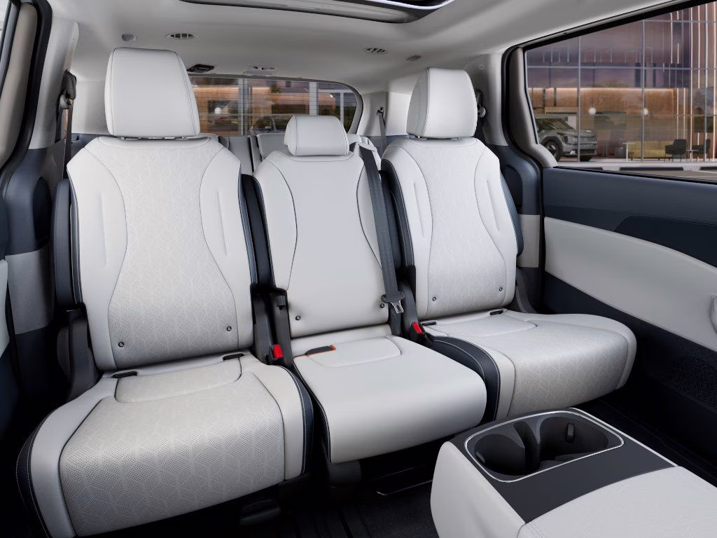 2026 Snow White Pearl Kia Carnival SX FWD Van