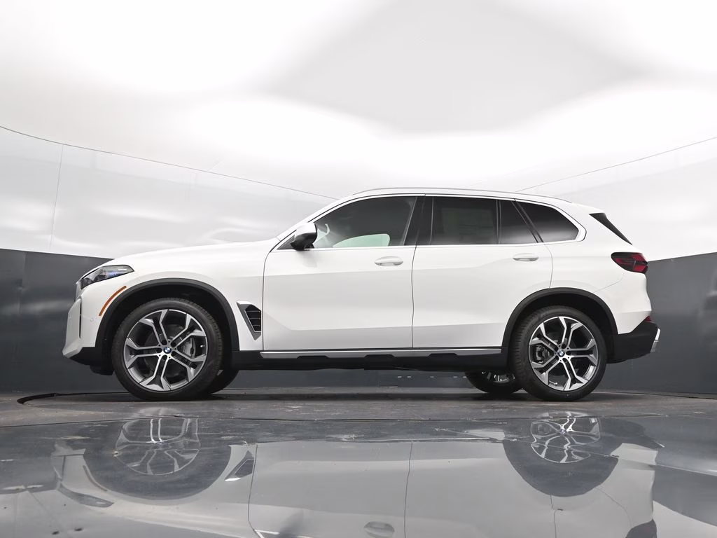 2026 Alpine White BMW X5 sDrive40i RWD SUV