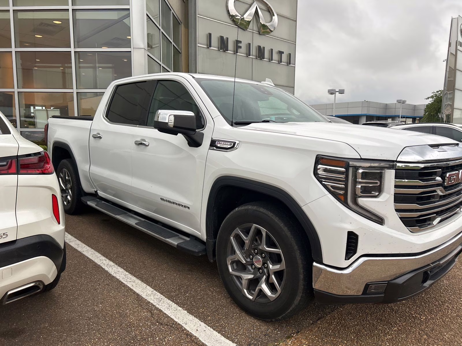 2023 Summit White GMC Sierra 1500 SLT RWD Truck