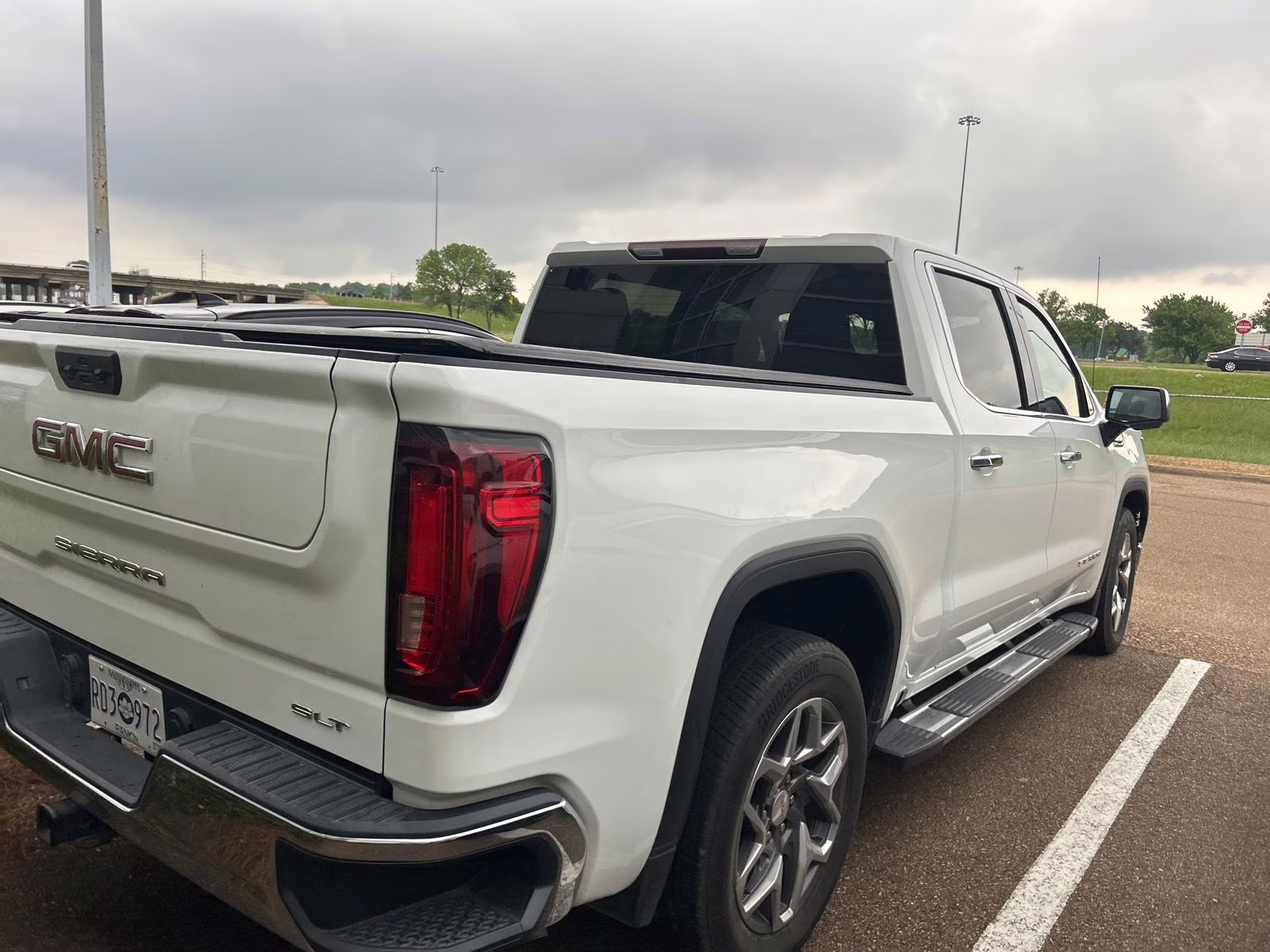 2023 Summit White GMC Sierra 1500 SLT RWD Truck