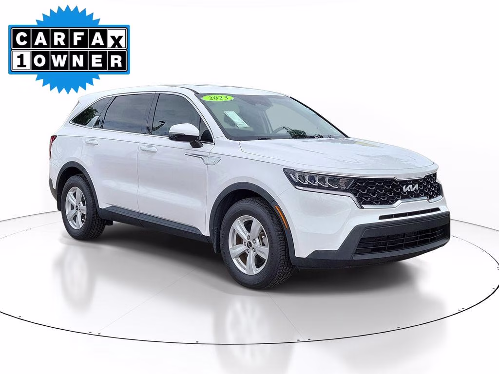2023 Glacial White Pearl Kia Sorento LX FWD SUV