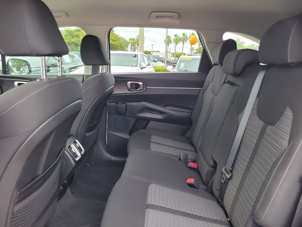 2023 Glacial White Pearl Kia Sorento LX FWD SUV