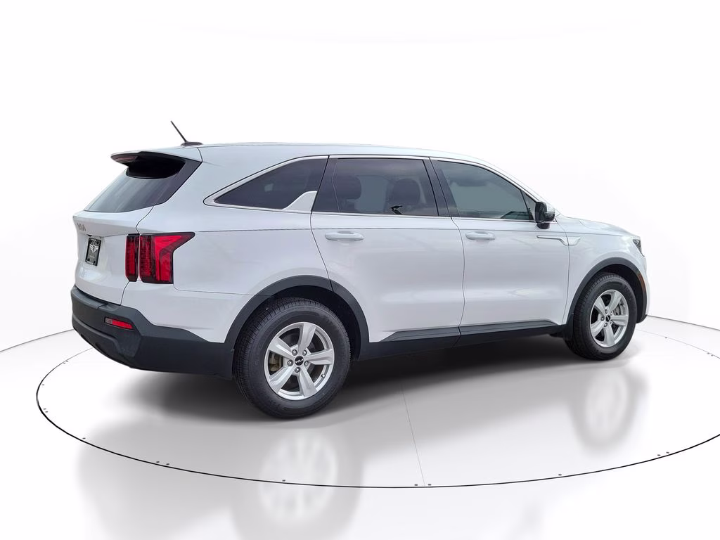 2023 Glacial White Pearl Kia Sorento LX FWD SUV