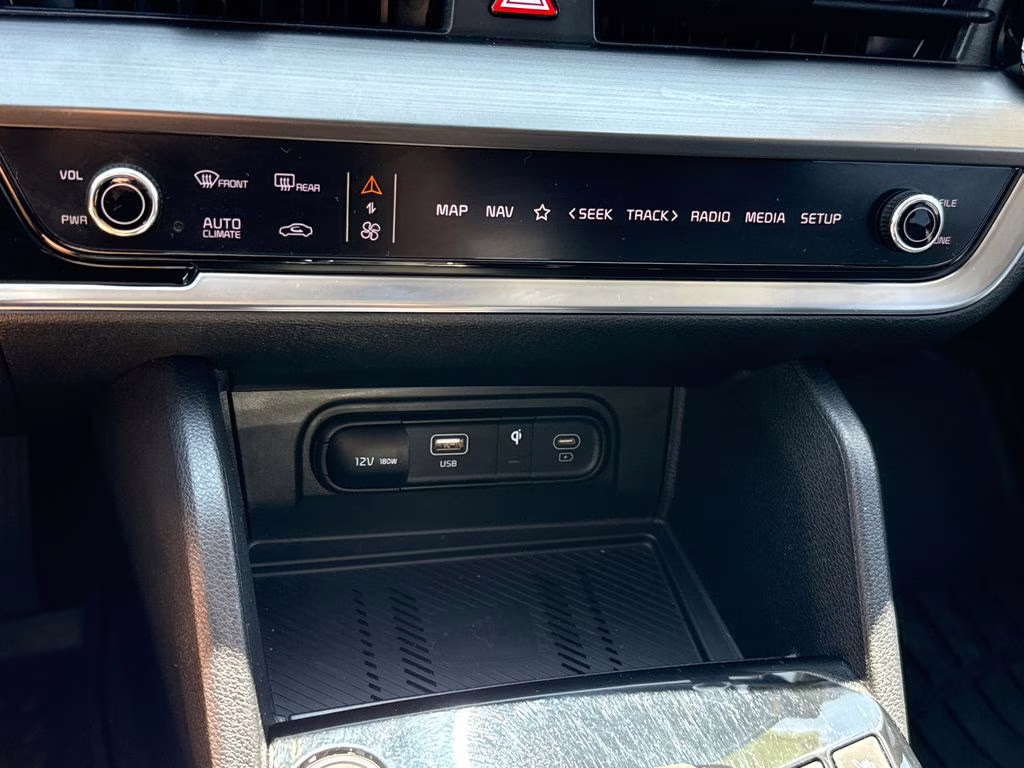 2025 Everlasting Silver Kia Sportage EX FWD SUV