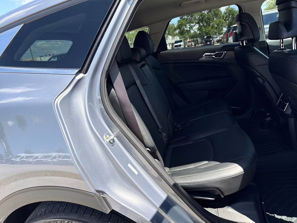 2025 Everlasting Silver Kia Sportage EX FWD SUV