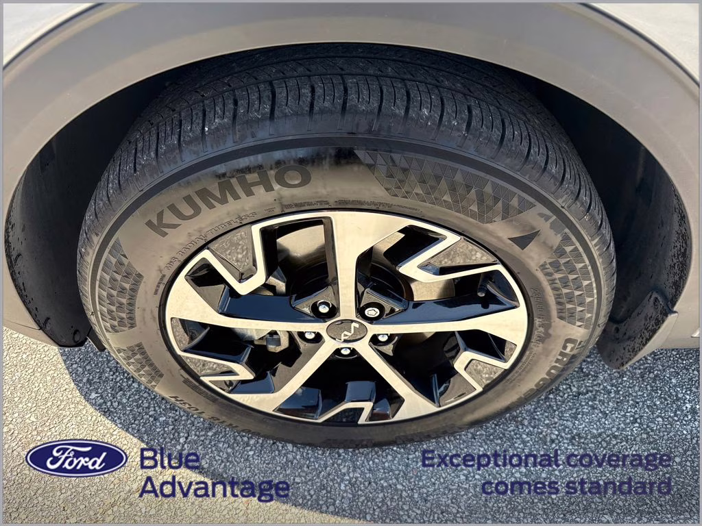 2025 Everlasting Silver Kia Sportage EX FWD SUV