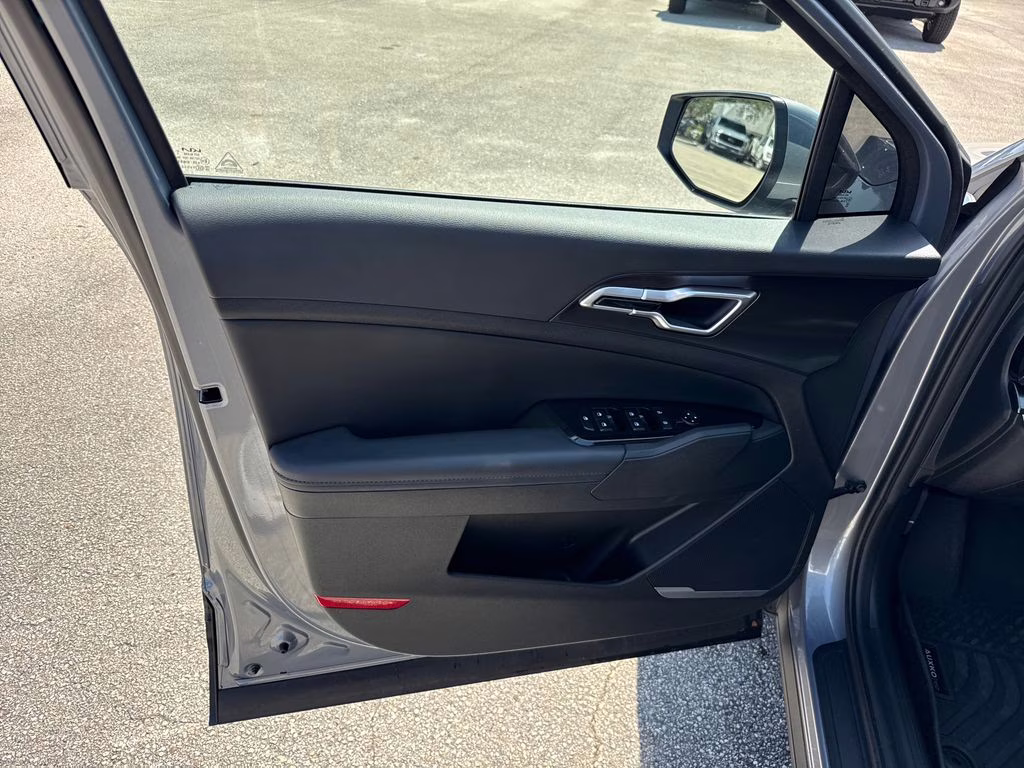 2025 Everlasting Silver Kia Sportage EX FWD SUV