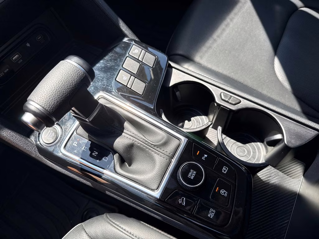 2025 Everlasting Silver Kia Sportage EX FWD SUV