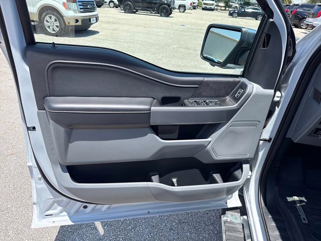 2025 Space White Metallic Ford F-150 XLT 4X4 Truck