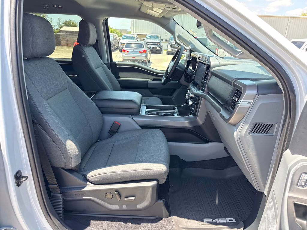 2025 Space White Metallic Ford F-150 XLT 4X4 Truck