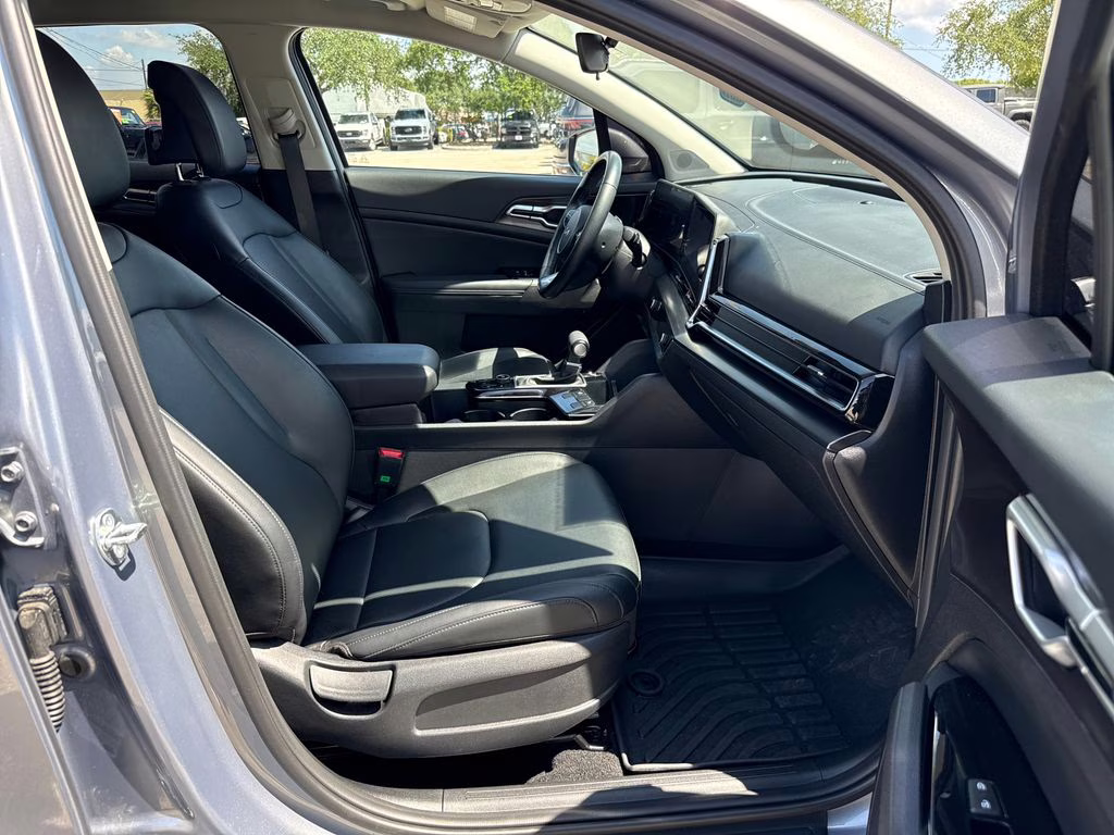 2025 Everlasting Silver Kia Sportage EX FWD SUV