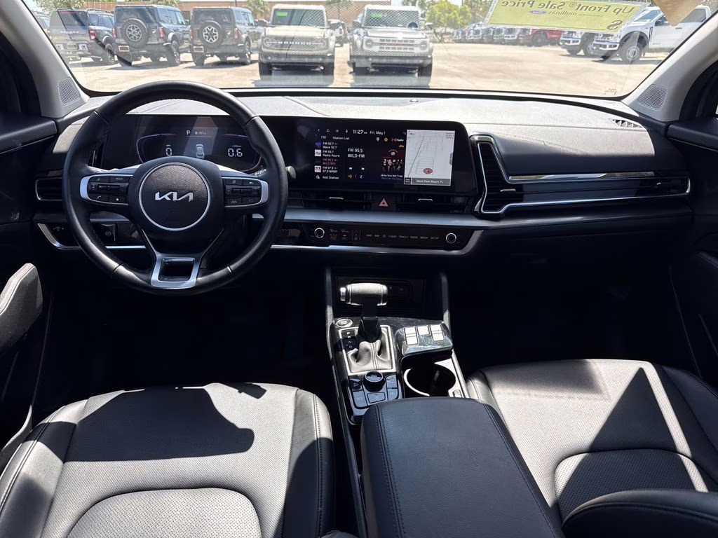 2025 Everlasting Silver Kia Sportage EX FWD SUV