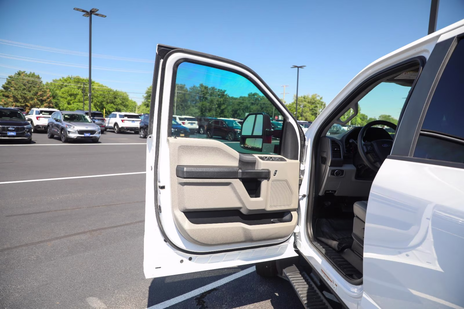 2021 Oxford White Ford Super Duty F-550 DRW XL RWD Truck