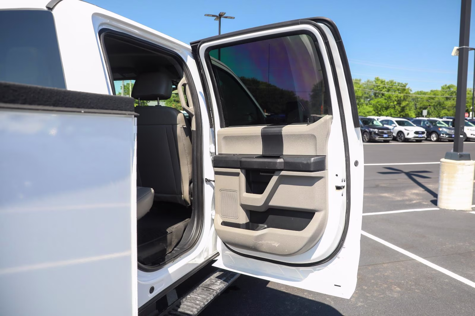 2021 Oxford White Ford Super Duty F-550 DRW XL RWD Truck