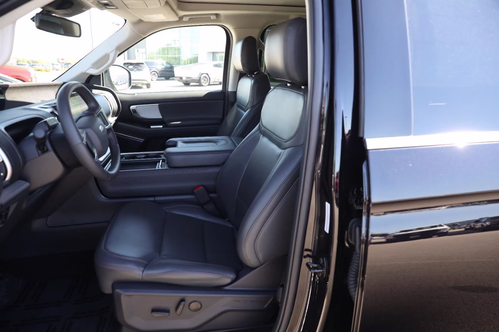 2025 Agate Black Metallic Ford Expedition Active 4X4 SUV
