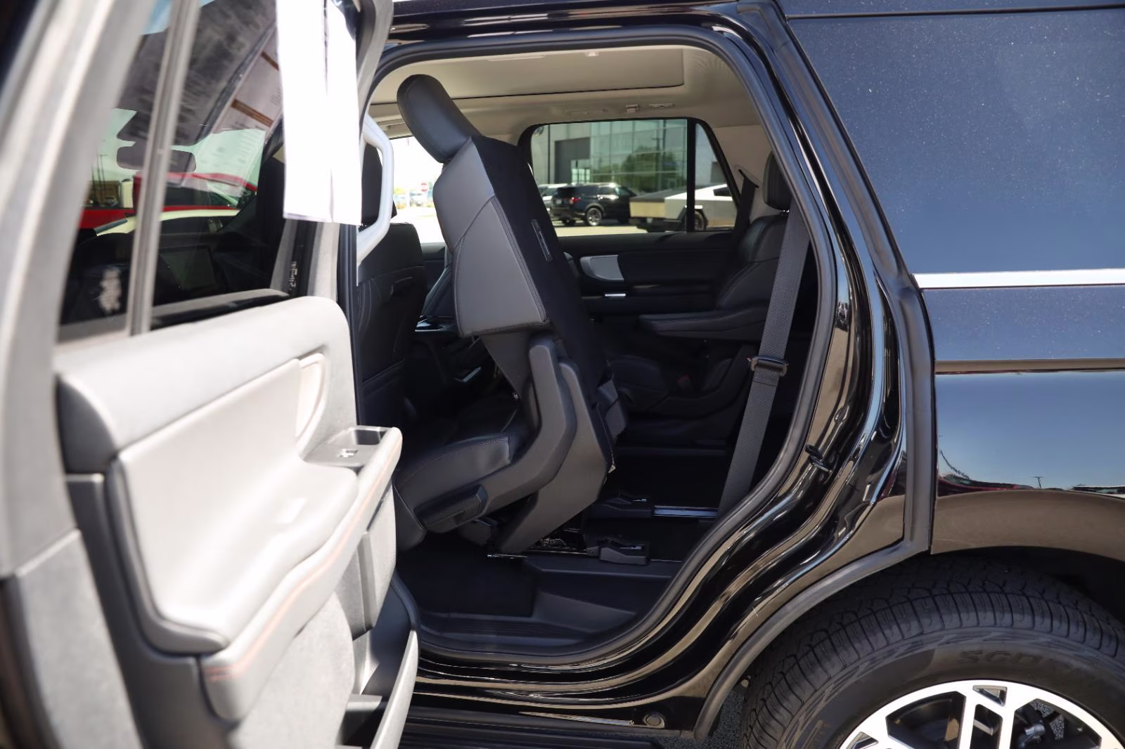 2025 Agate Black Metallic Ford Expedition Active 4X4 SUV
