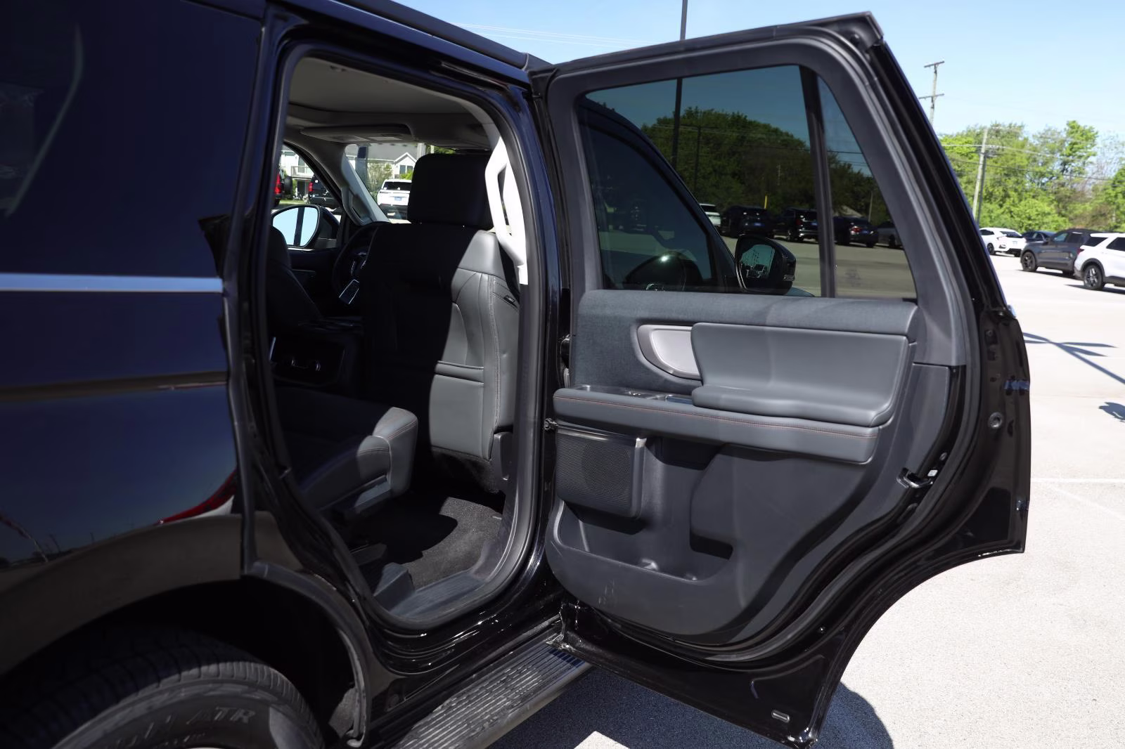 2025 Agate Black Metallic Ford Expedition Active 4X4 SUV