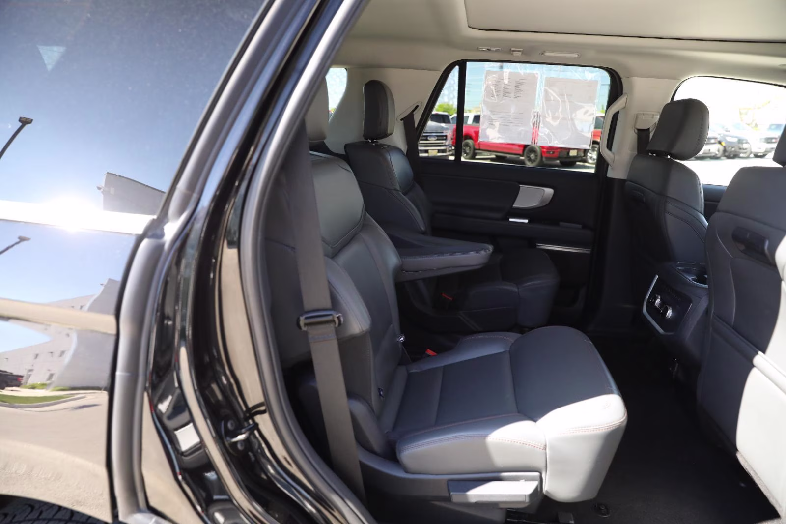 2025 Agate Black Metallic Ford Expedition Active 4X4 SUV