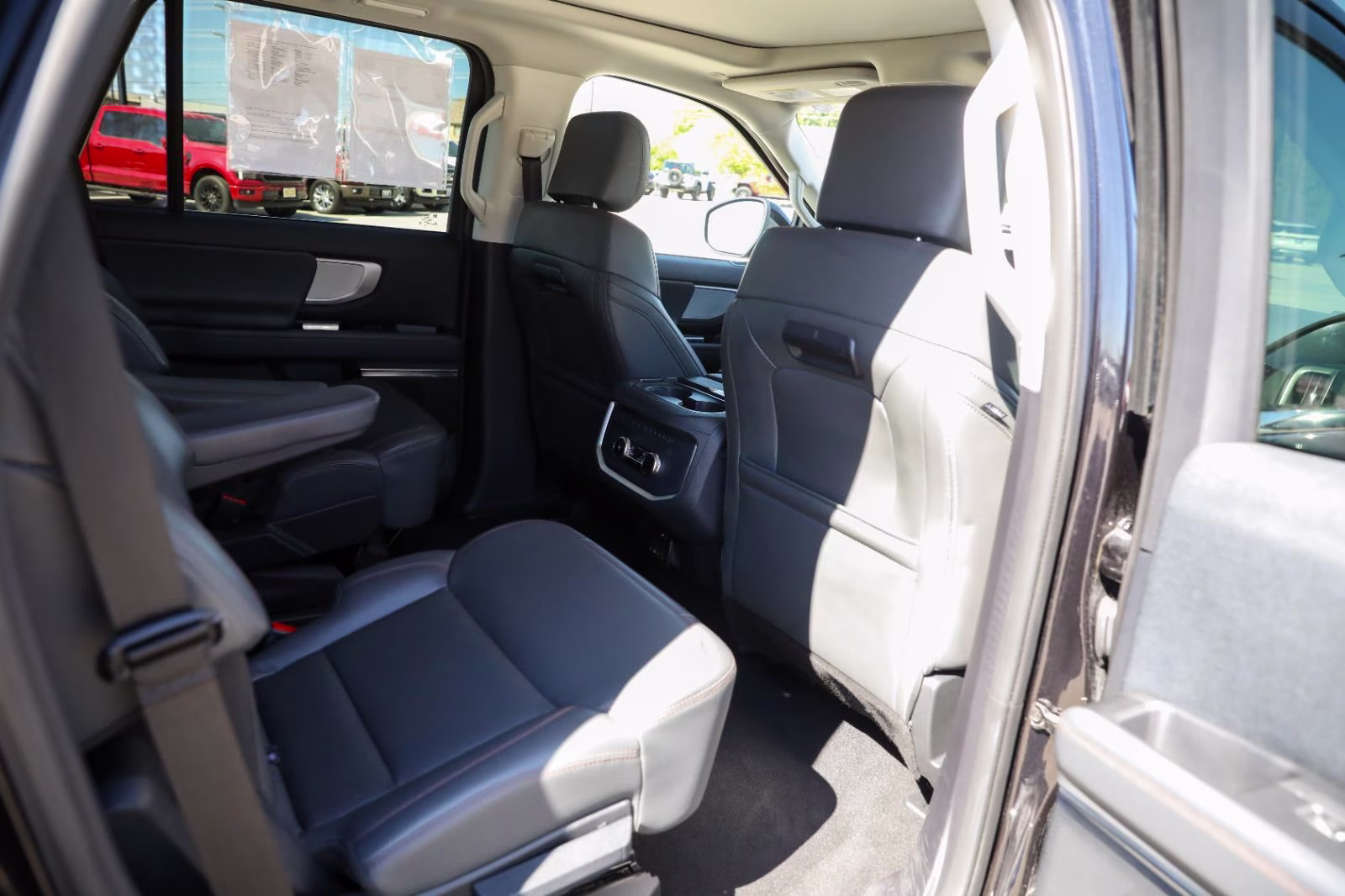 2025 Agate Black Metallic Ford Expedition Active 4X4 SUV