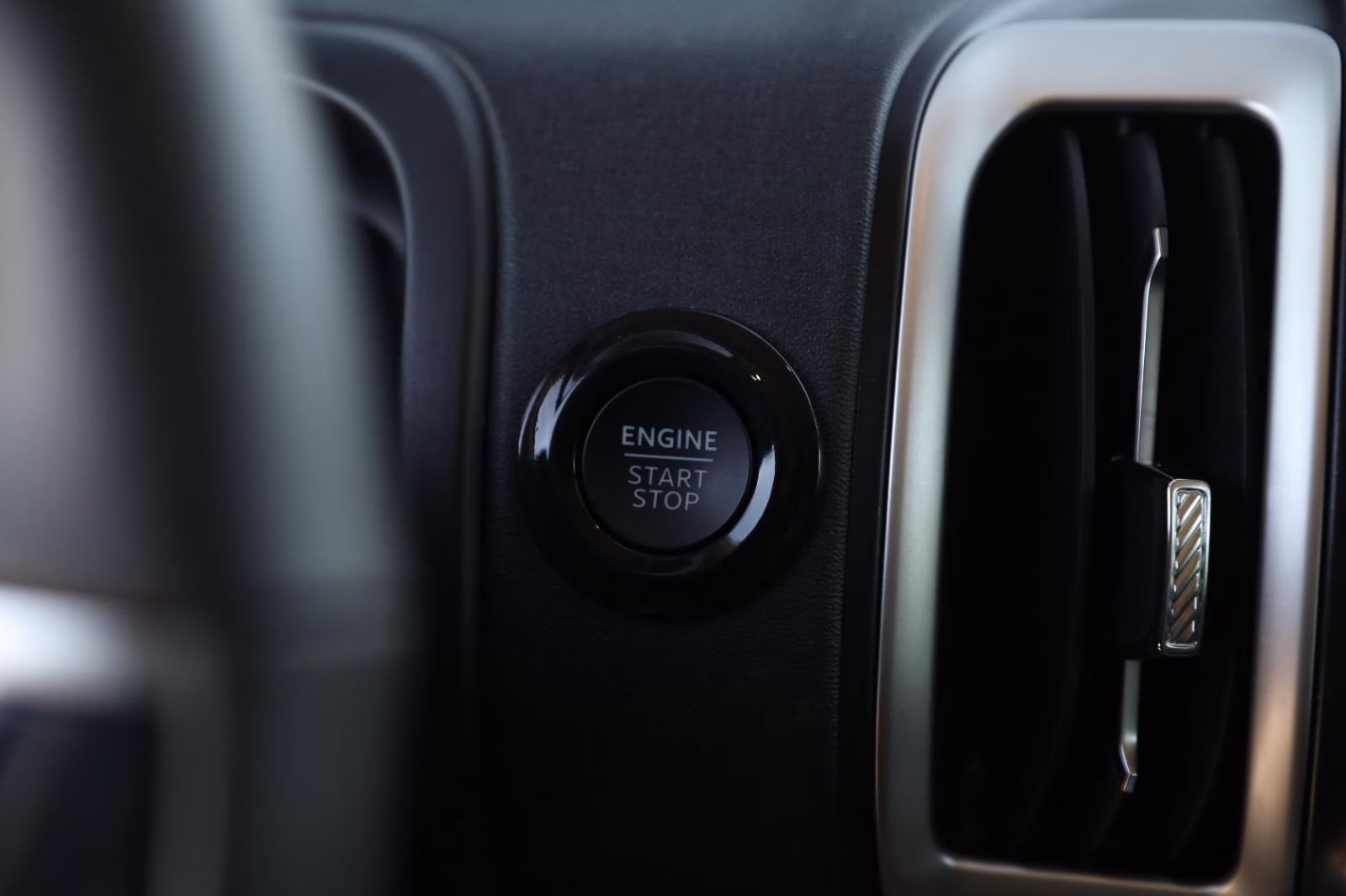 2025 Agate Black Metallic Ford Expedition Active 4X4 SUV