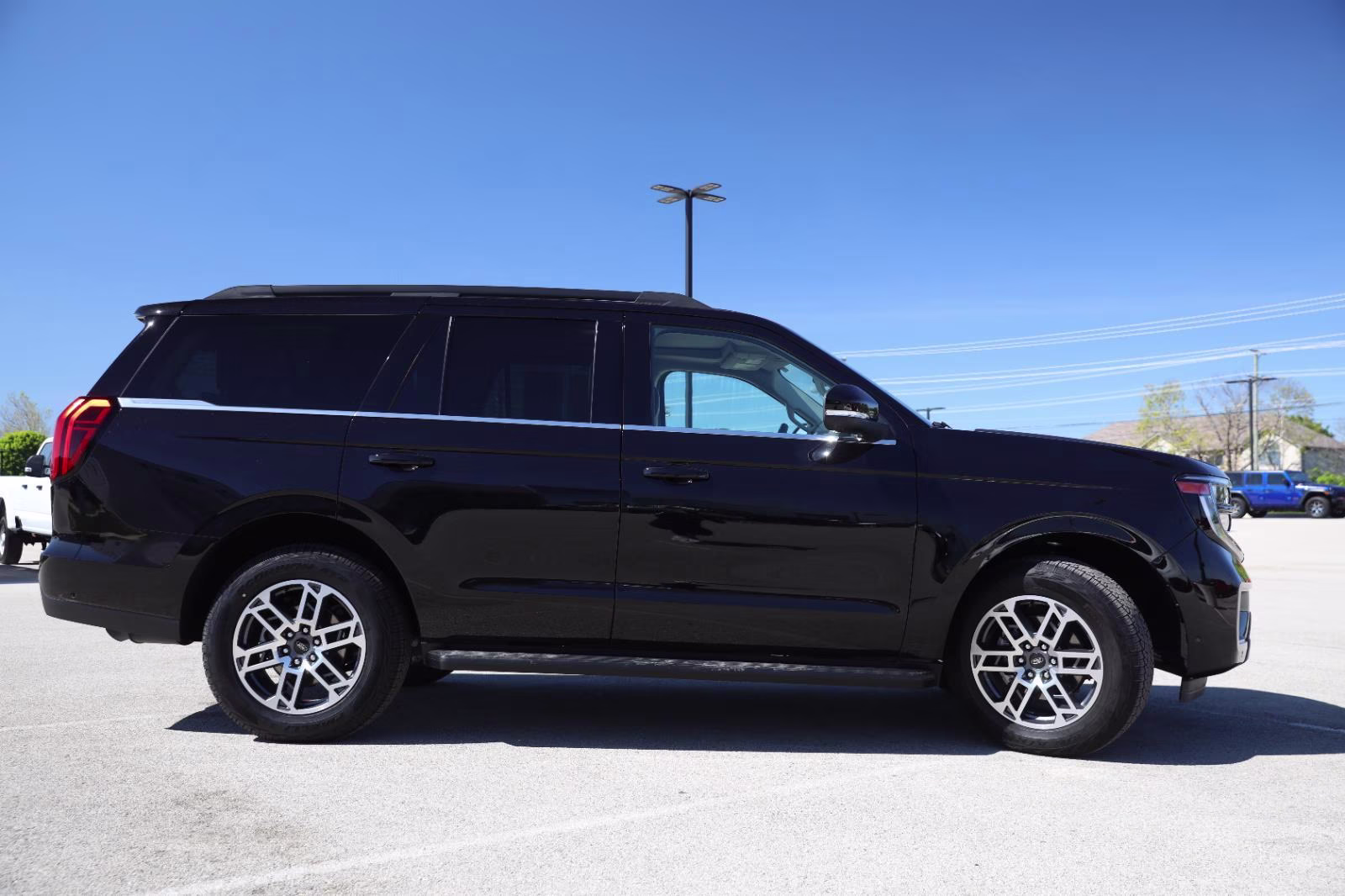 2025 Agate Black Metallic Ford Expedition Active 4X4 SUV