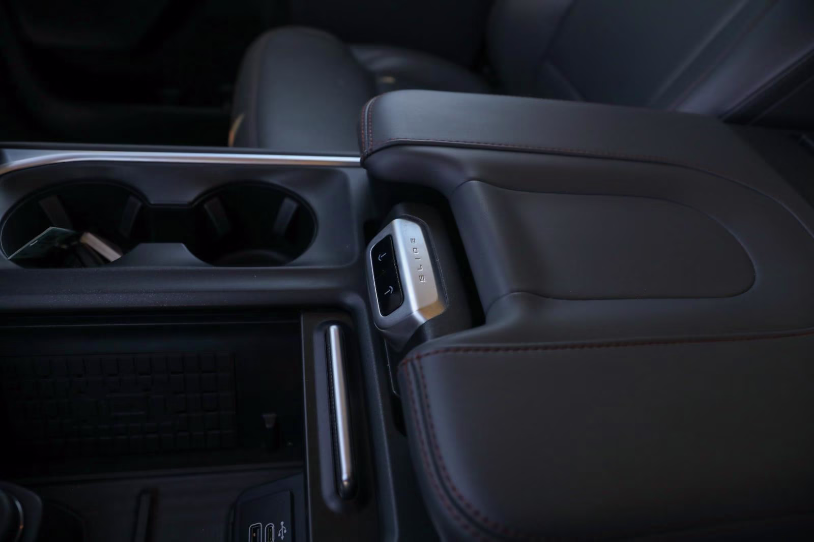 2025 Agate Black Metallic Ford Expedition Active 4X4 SUV