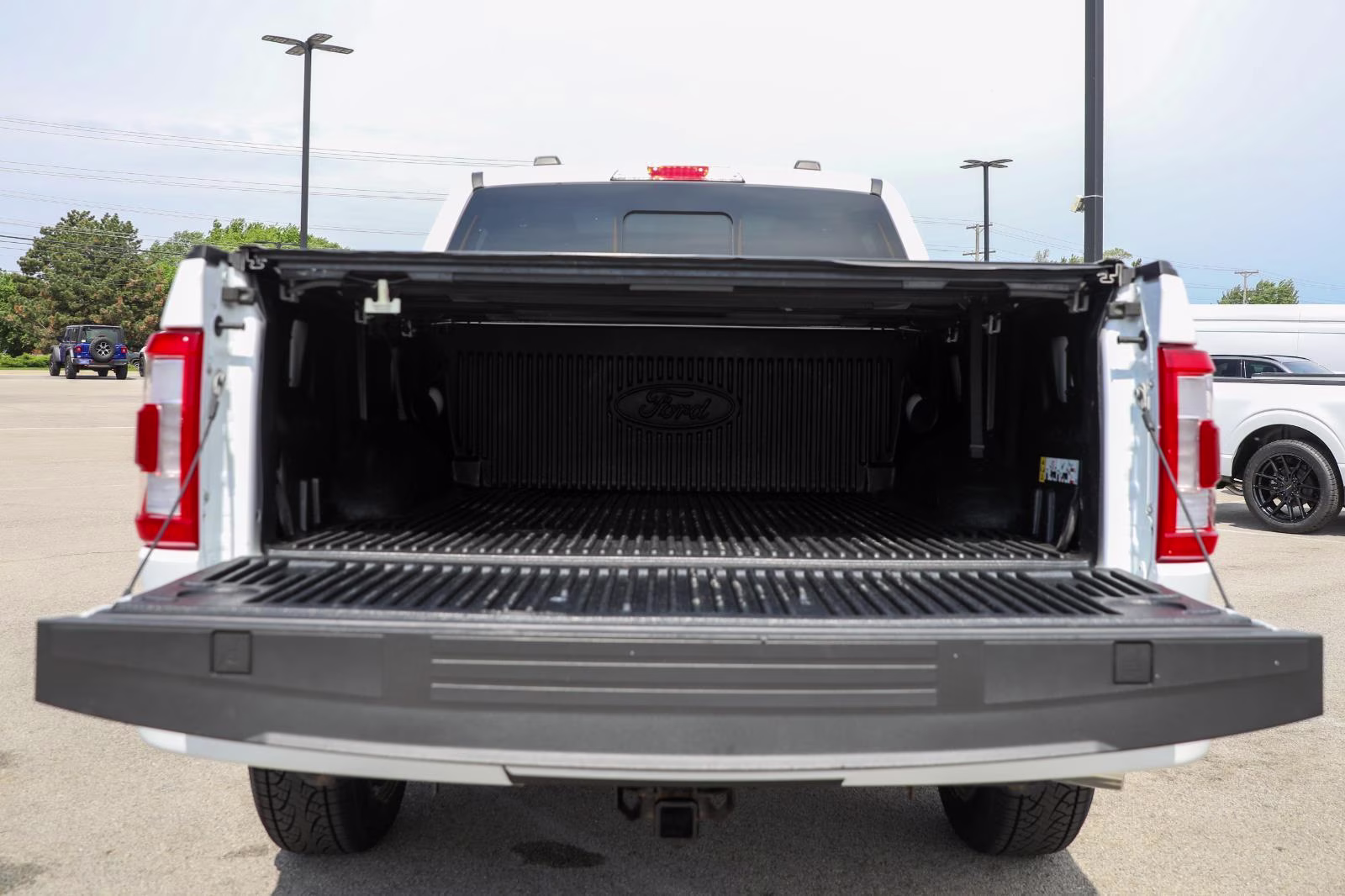 2023 Oxford White Ford F-150 LARIAT 4X4 Truck