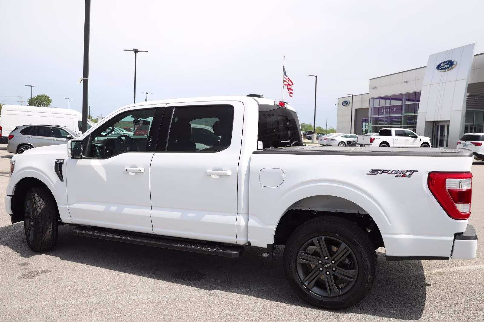 2023 Oxford White Ford F-150 LARIAT 4X4 Truck