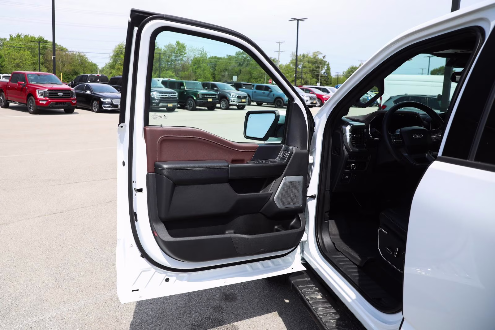 2023 Oxford White Ford F-150 LARIAT 4X4 Truck