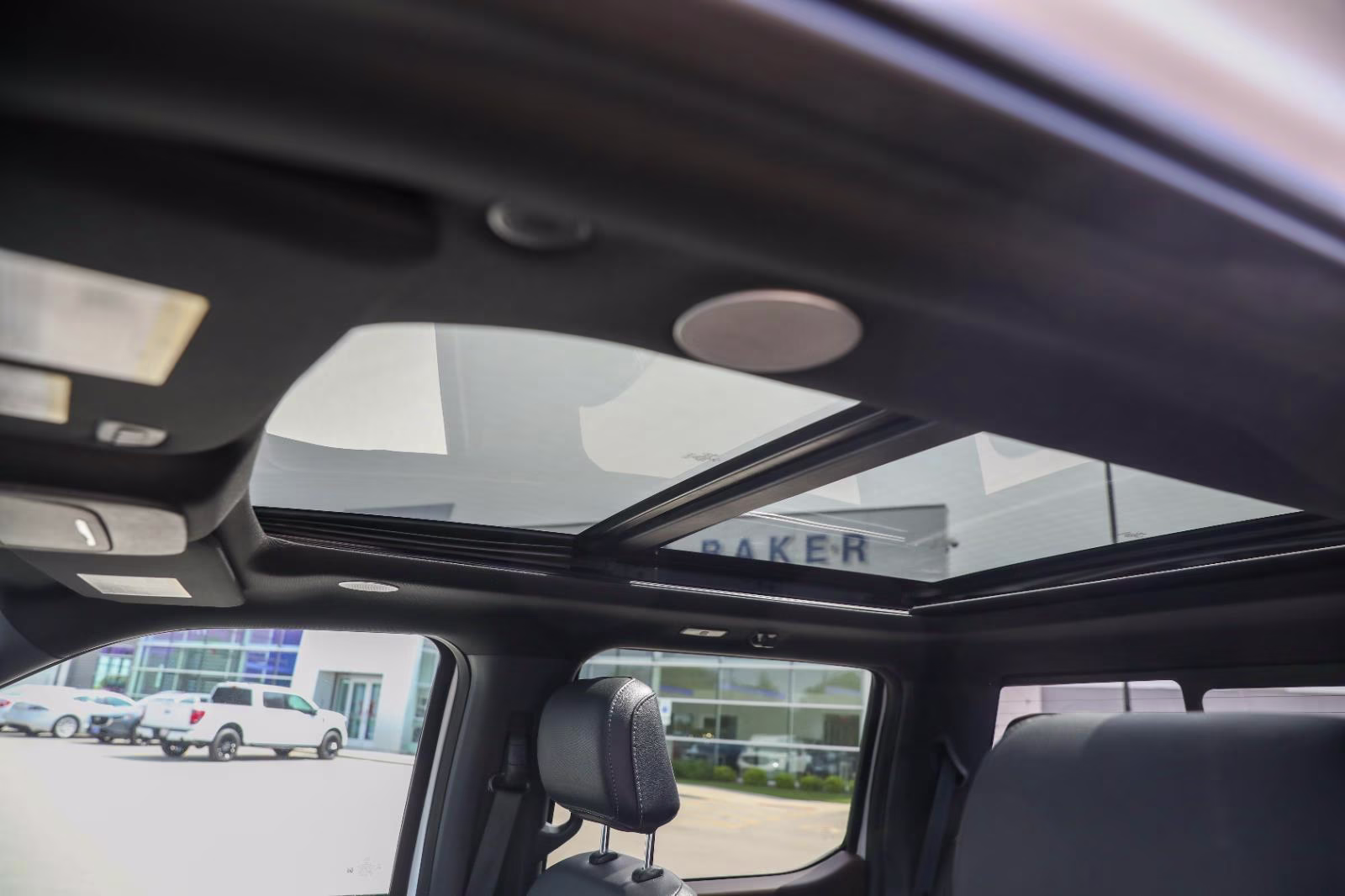 2023 Oxford White Ford F-150 LARIAT 4X4 Truck