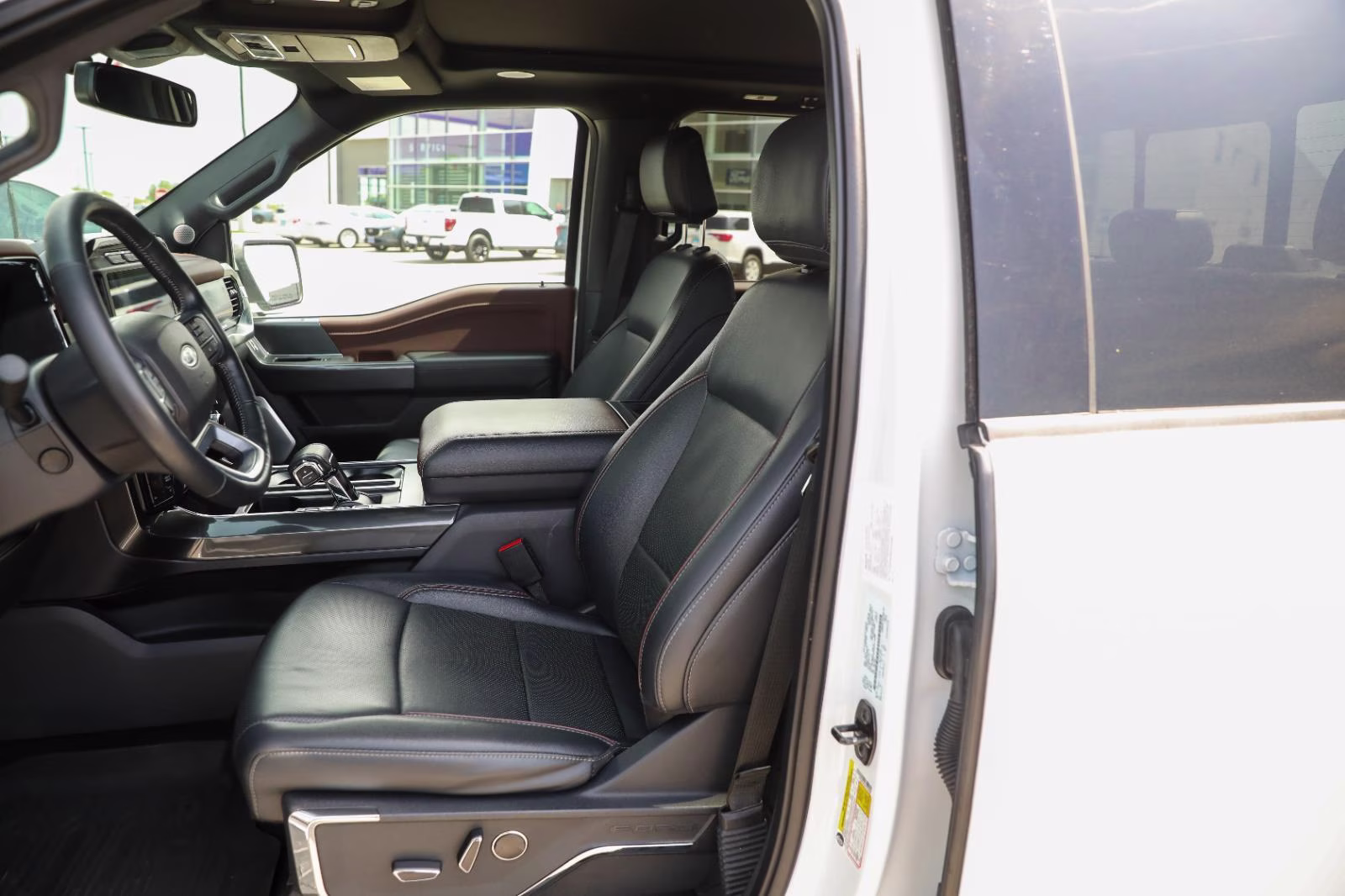 2023 Oxford White Ford F-150 LARIAT 4X4 Truck
