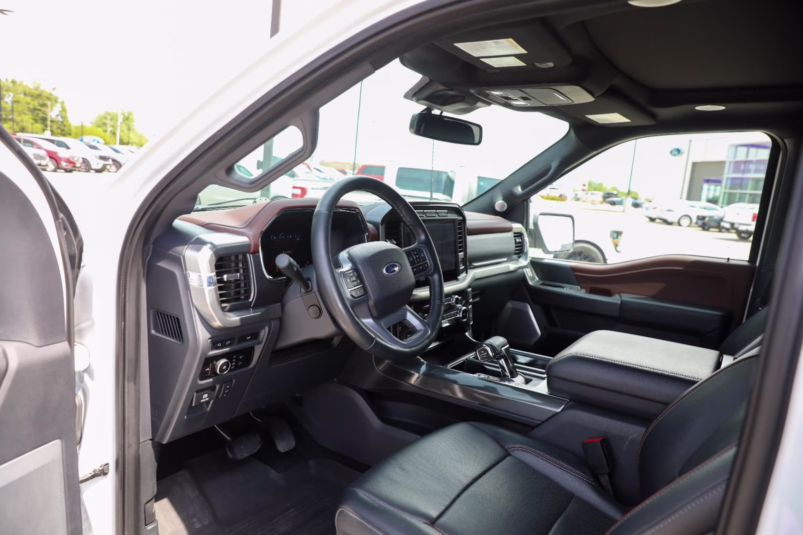 2023 Oxford White Ford F-150 LARIAT 4X4 Truck